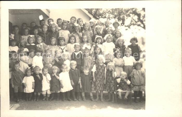 Schule School Ecole Escuela Scuola-- Gruppenfoto Kindergarten Schüler