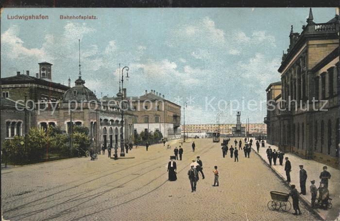 Ludwigshafen Rhein Bahnhofsplatz Kinderwagen