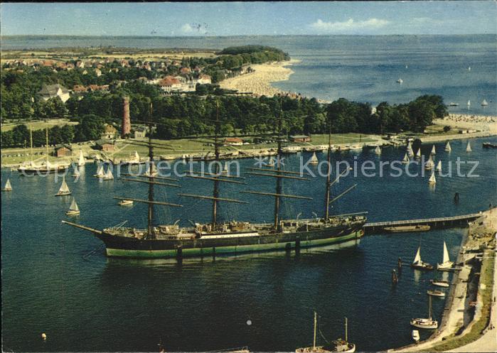 Travemuende Ostseebad Fliegeraufnahme Hafen und Strand