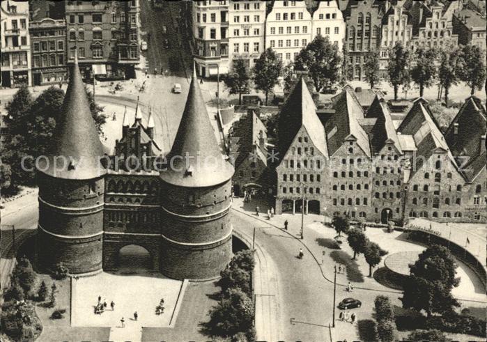 LueBECK CITY Fliegeraufnahme Holstentor und Salzspeicher