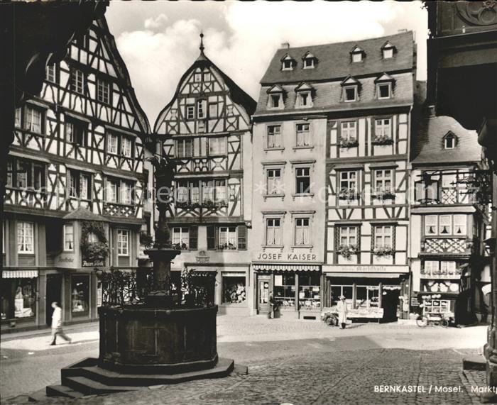 BERNKASTEL-KUES Berncastel Rheinland-Pfalz Markt Brunnen Fachwerk Hotel Roemisch