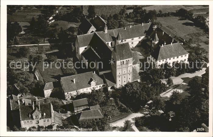 Insel Reichenau Münster mit Klosteranbau Fliegeraufnahm