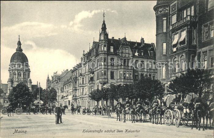 Mainz Rhein Kaiserstrasse mit Soldatenparade