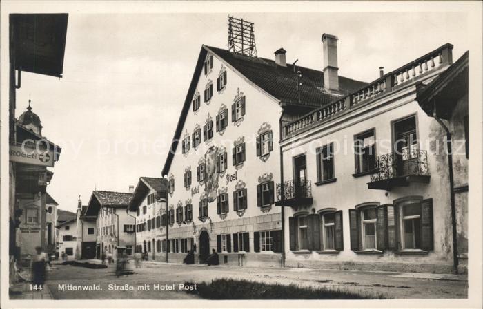 Mittenwald Bayern Strasse mit Hotel Post