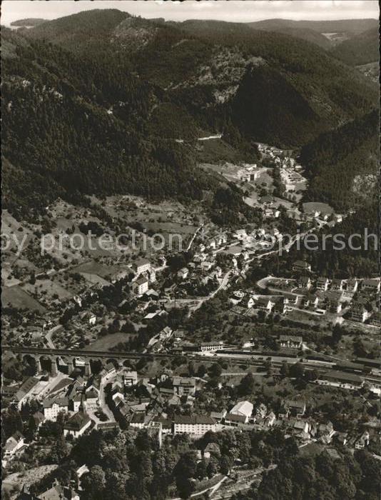 Hornberg Schwarzwald mit Schwarzwaldbahn Fliegeraufnahme