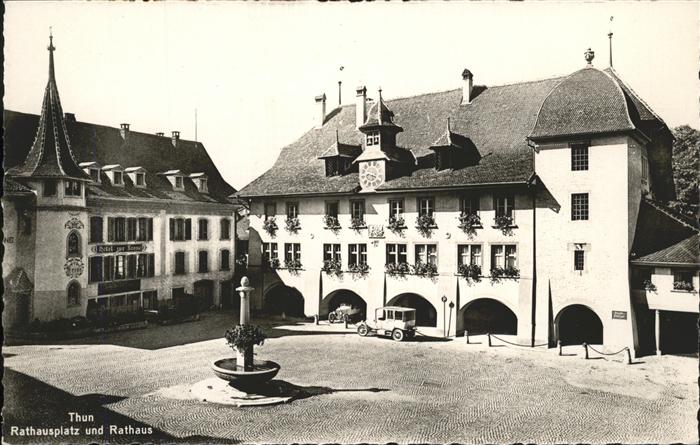 Thun Rathausplatz Rathaus Brunnen