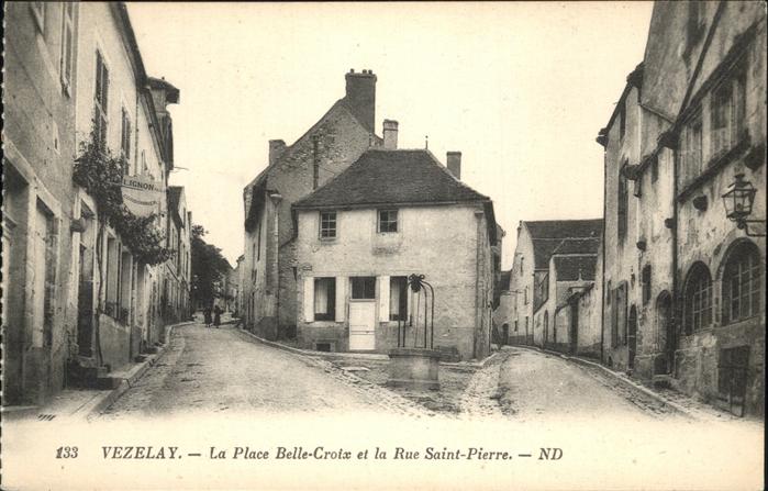 Vezelay Place Belle Croix Rue Saint Pierre