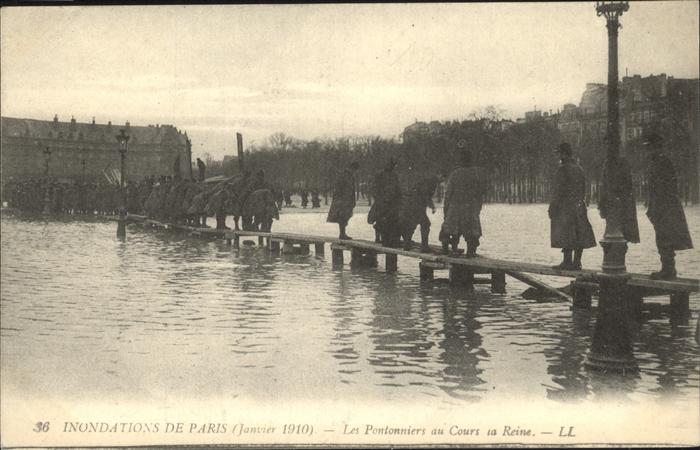 Paris Inondations Les Pontoniers au Cours la