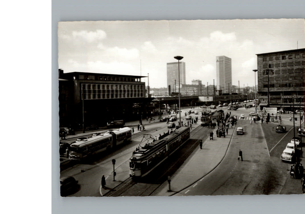 Essen Ruhr Bahnhofsvorplatz Strassenbahn