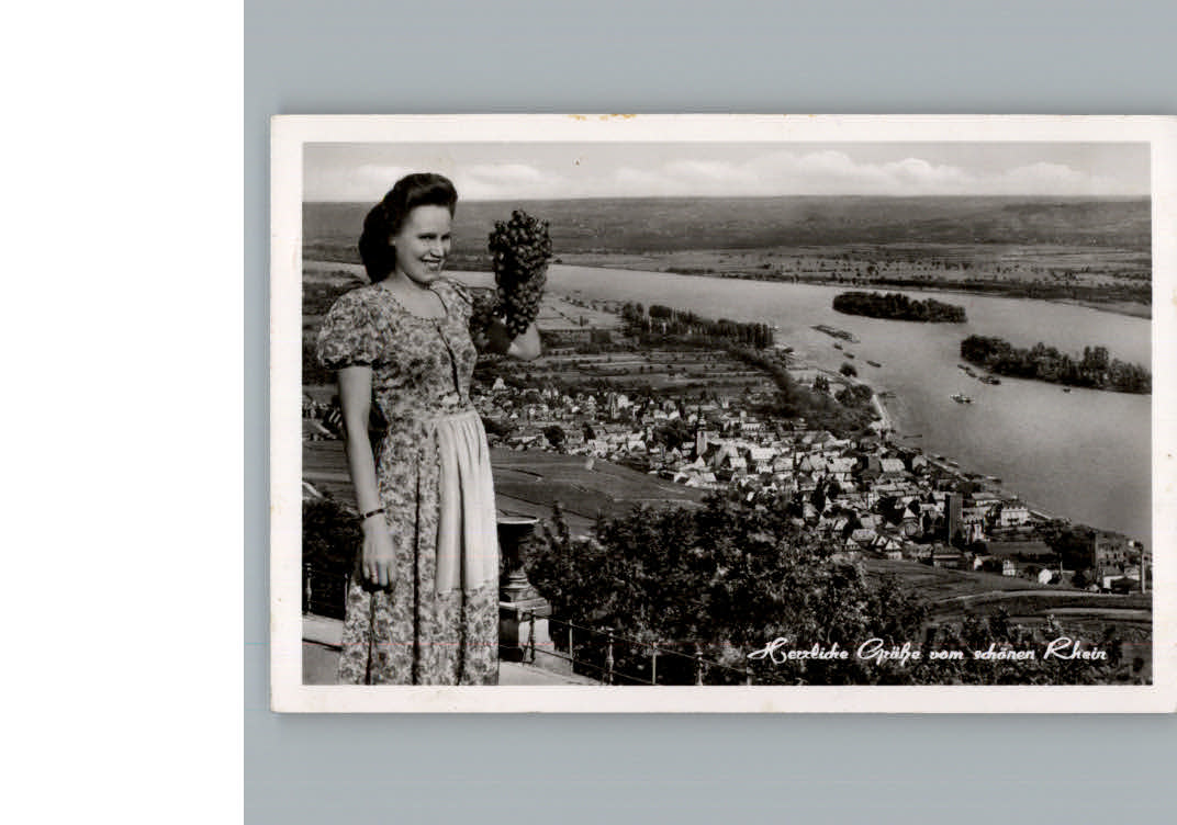 Ruedesheim Rhein Winzerin Trauben