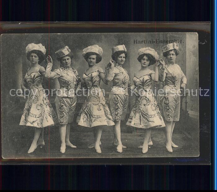 Tanz Taenzer Hartini-Ensemble