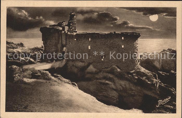 Ile d Yeu Vieux Chateau au clair de lune