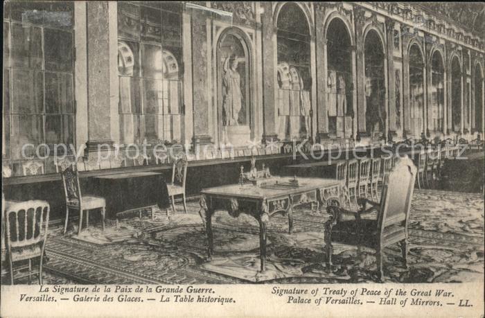 Versailles Yvelines Palais Galerie des Glaces Table histori