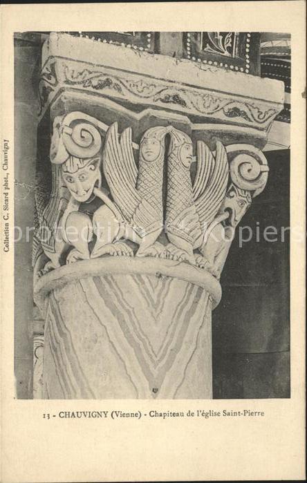 Chauvigny Chapiteau de l'eglise Saint Pierre