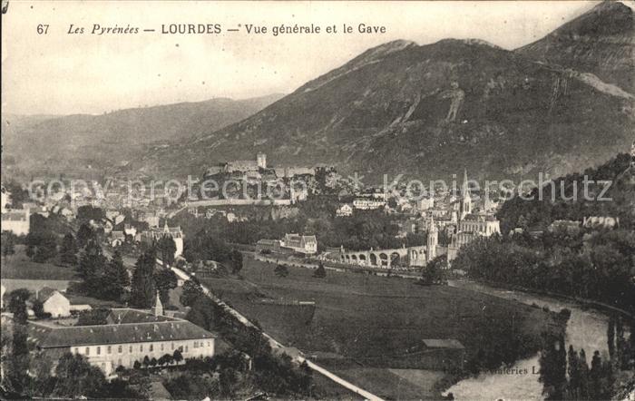 Lourdes Hautes Pyrenees Vue generale et le Gave