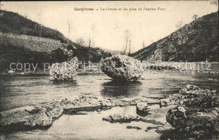 Gargilesse-Dampierre La Creuse et les piles de l'ancien Pont