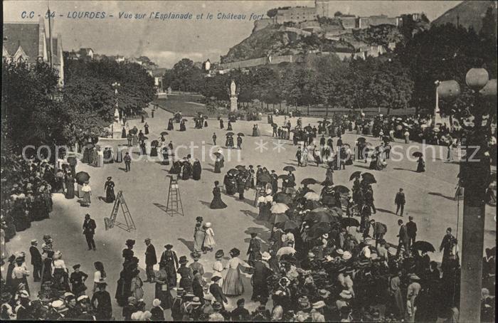 Lourdes Hautes Pyrenees Vue sur l'Esplanade et le Chateau fort