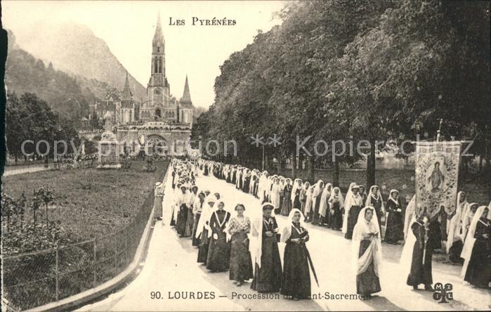 Lourdes Hautes Pyrenees Procession du Saint Sacrement Esplanade
