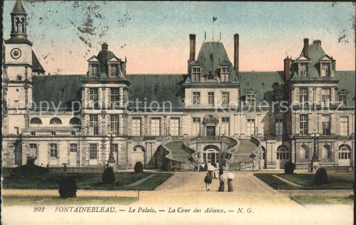 Fontainebleau Seine et Marne Palais Cour des Adieux