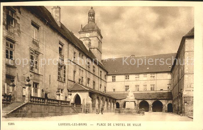 Luxeuil-les-Bains Place de l_Hotel de Ville Monument