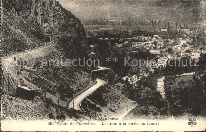 Pierrefitte-Nestalas Route de la ville Tram a la sortie du t