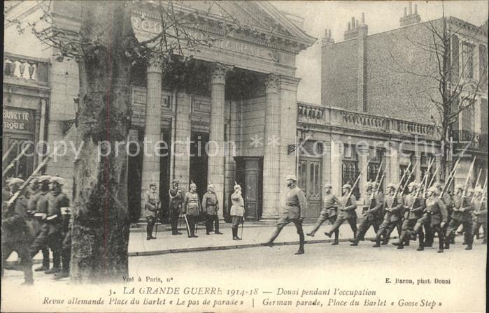 Douai 59 Place du Barlet Parade Militaire Grande