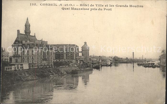 Corbeil-Essonnes Hotel de Ville et les Grands Moulins Qu