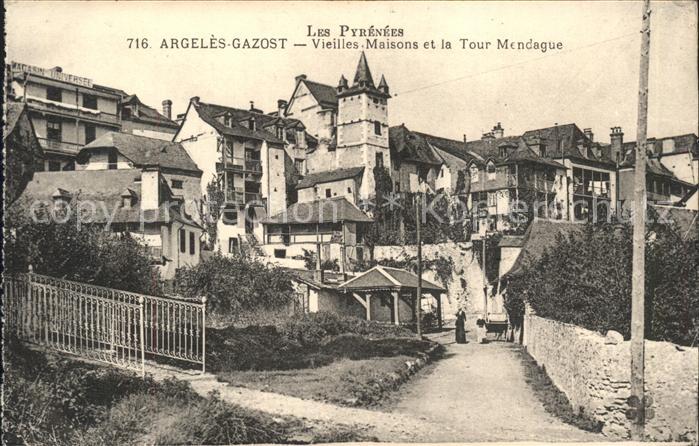 Argeles-Gazost Vieilles Maisons et la Tour Mendague