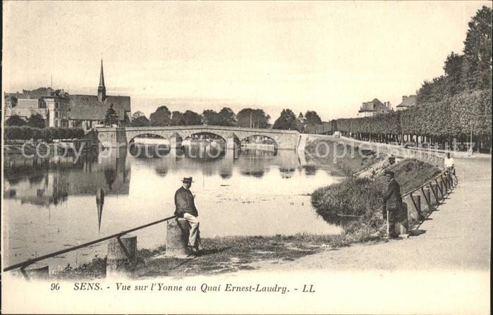 Sens 89 Vue sur l'Yonne au Quai Ernst Laudry Po