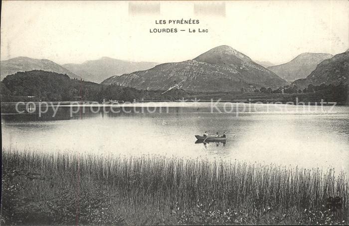 Lourdes Hautes Pyrenees Le Lac et les montagnes
