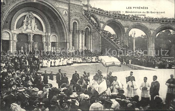 Lourdes Hautes Pyrenees Benediction du Saint Sacrement aux mala
