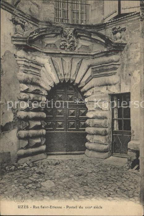 Uzes Rue Saint Etienne Portail du XVIIe siec