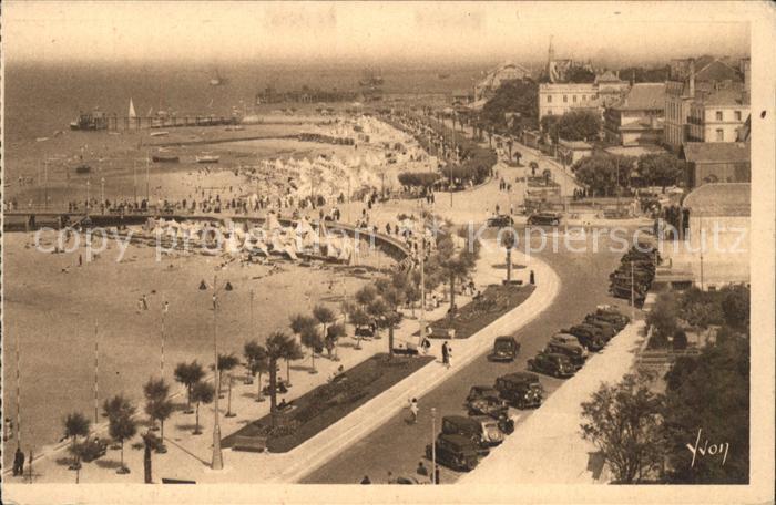 Arcachon Gironde Promenade et Plage vers le Grand Hotel