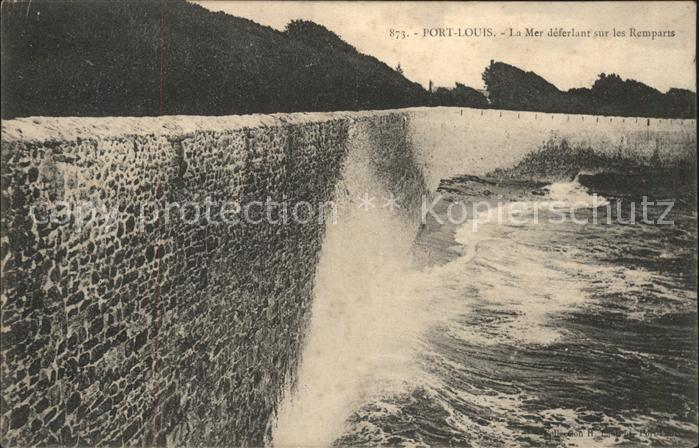Port-Louis La Mer deferlant sur les Remparts