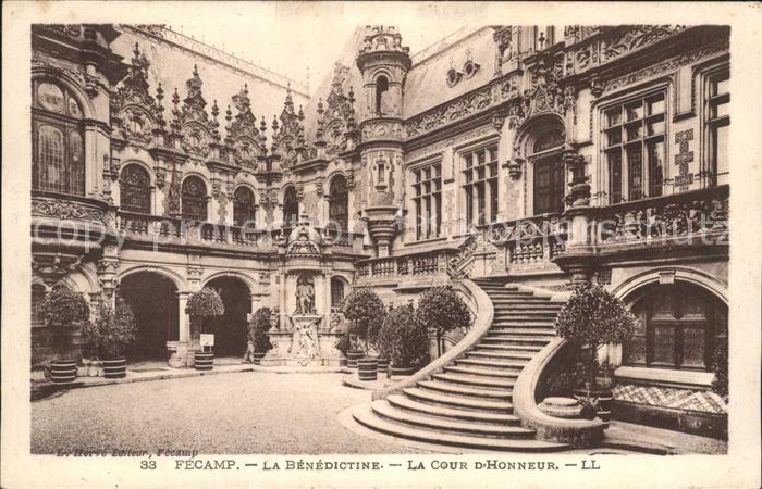 Fecamp La Benedictine Cour d_Honneur