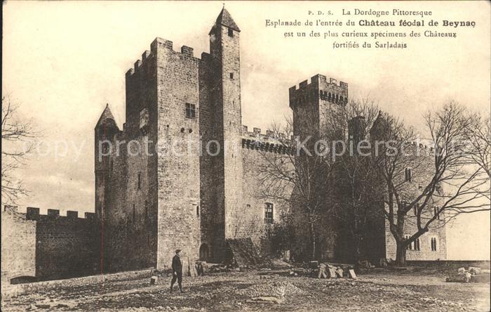 Beynac-et-Cazenac Esplanade de l'entree du Chateau feodal