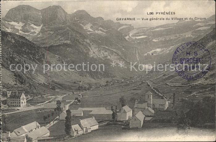 Gavarnie Hautes-Pyrenees Vue generale du village et du Cirque St