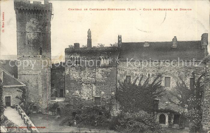 Bretenoux Chateau de Castelnau Cour interieur Le