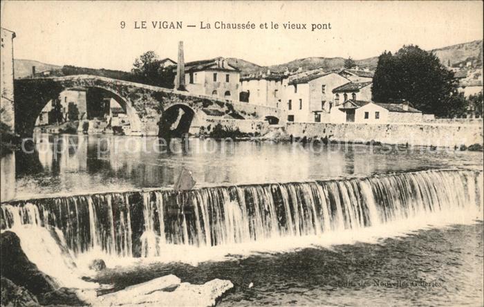 Le Vigan Gard La Chaussee et le vieux pont