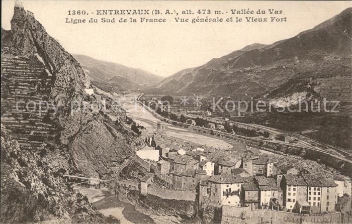 Entrevaux Vue generale et le Vieux Fort Vallee du