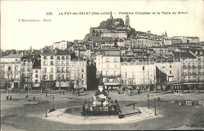 Le Puy-en-Velay Fontaine Crozatier et la Place du Breui
