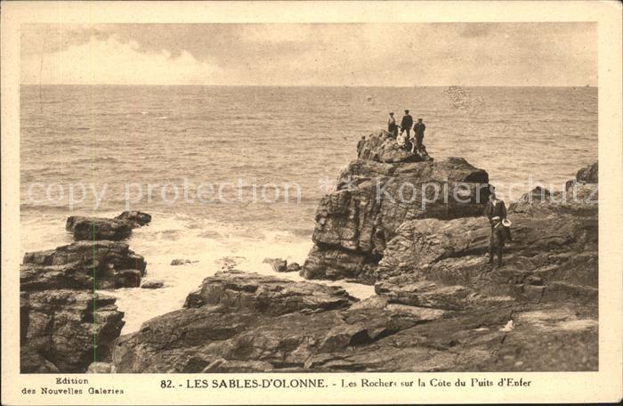 Les Sables-d Olonne Rocher sur la Cote du Puits de Enter