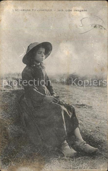 Auvergne Region Pittoresque Une Bergere