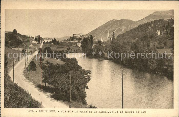 Lourdes Hautes Pyrenees Vue sur la Ville et la Basilique