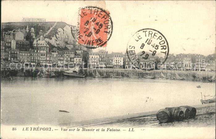 Le Treport Vue sur le Musoir et la Falaise