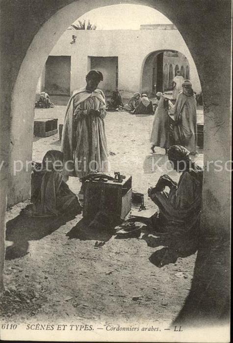 Alger Algerien Cordonniers arabes Scenes et Types