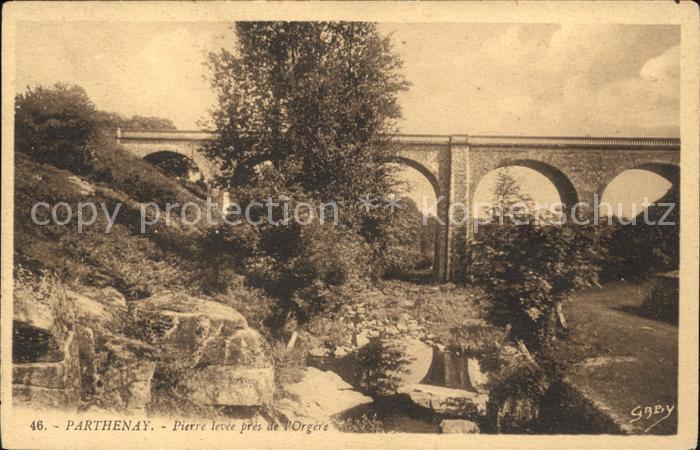 Parthenay Pierre levee pres de l'Orgere Viaduc