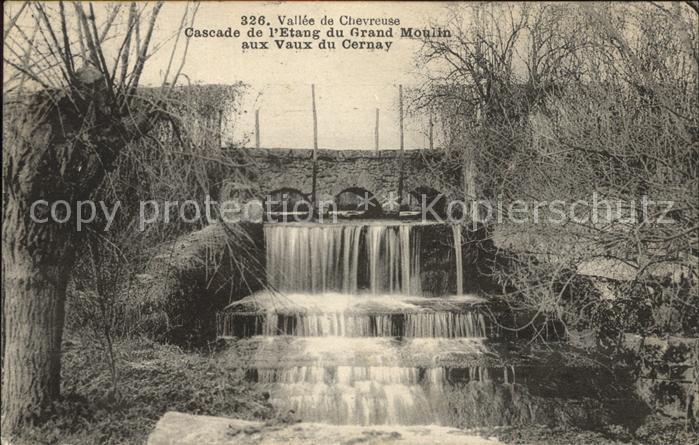 Cernay-la-Ville Cascade de l'Etang du Grand Moulin aux