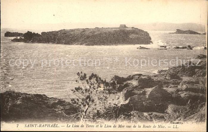Saint-Raphael Var Lion de Terre et Lion de Mer vus de la