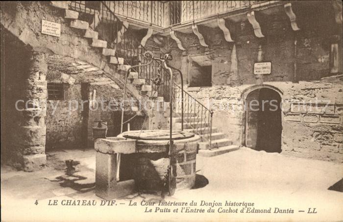 Ile d If Chateau d_If Cour Interieur du Donjon h
